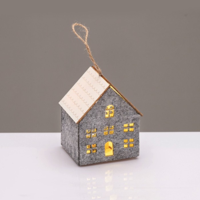 FELT HOUSE WOODEN ROOF WHITE 1 MINI LED WW BATT 3*AG10 (INCLUDED) 8*8*9,6cm