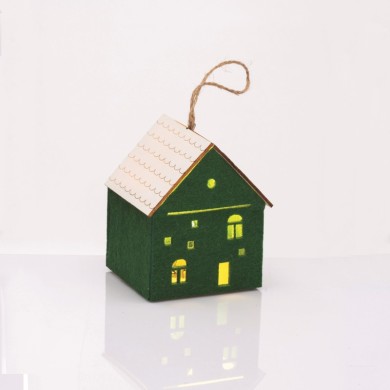 FELT HOUSE WOODEN ROOF GREEN 1 MINI LED WW BATT 3*AG10 (INCLUDED) 8*8*9,6cm