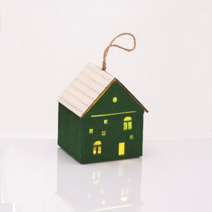 FELT HOUSE WOODEN ROOF GREEN 1 MINI LED WW BATT 3*AG10 (INCLUDED) 8*8*9,6cm