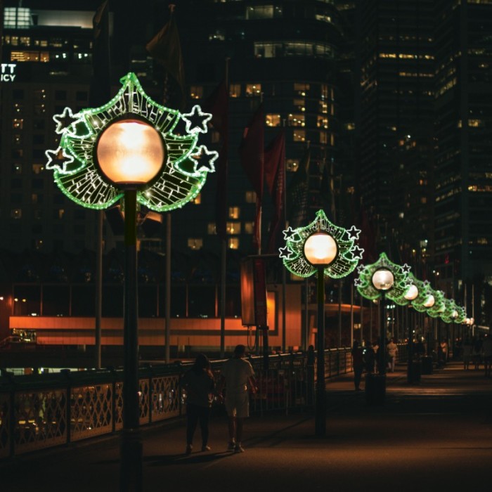 "ΕΠΙΣΤΗΛΟ ΔΙΑΚΟΣΜΗΤΙΚΟ ΧΡΙΣΤΟΥΓΕΝΝΙΑΤΙΚΟ ΔΕΝΤΡΟ ΜΕ ΑΣΤΕΡΙΑ ΜΟΝΟΚΑΝΑΛΟΣ ΦΩΤΟΣΩΛΗΝΑΣ 378 LED ΠΡΑΣΙΝΟ 4m & LED ΣΕ ΣΕΙΡΑ 3.2m ΘΕΡΜΟ ΛΕΥΚΟ ΣΤΑΘΕΡΑ IP65 850x930mm ΜΕ 1.5m ΚΑΛΩΔΙΟ