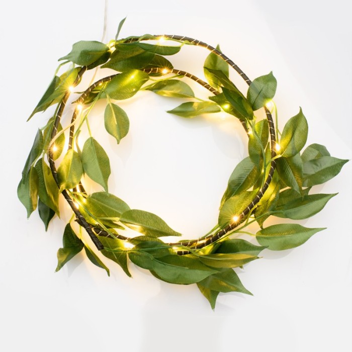  "CHRISTMAS WREATH", WREATH WITH GREEN LEAVES, 30 MINI LED LIGHTS WITH COPPER WIRE & BATTERIES (3xAA), WARM WHITE, IP20, D30cm (1.5m TOTAL), TRANSPARENT LEAD CABLE 