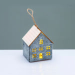 ^FELT HOUSE WOODEN ROOF WHITE 1 MINI LED WW BATT 3*AG10 (INCLUDED) 8*8*9,6cm^